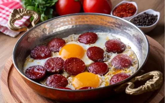 Kasap Sucuklu Yumurta