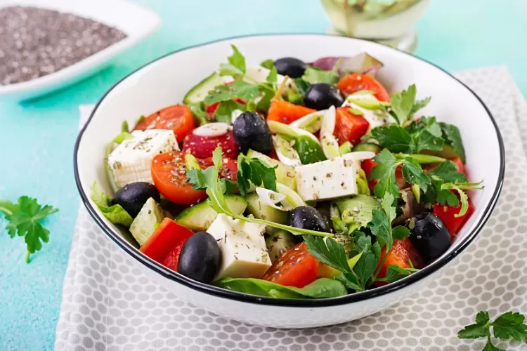 Peynirli Greek Salata